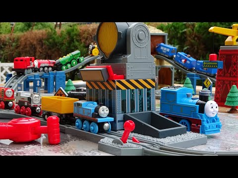 Thomas the Tank Engine & Brio Steam Locomotive Big Gold Mountain Course
