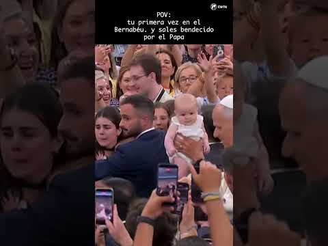 En el Santiago Bernabéu, el Papa León XIV dedicó tiempo a bendecir a lo más pequeños.
