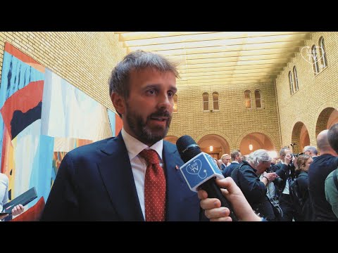 Statsbudsjettet - Legeforeningen i vandrehallen på Stortinget