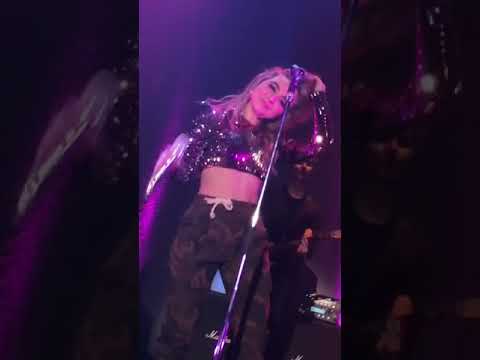 Sabrina Carpenter 『All we have is love』