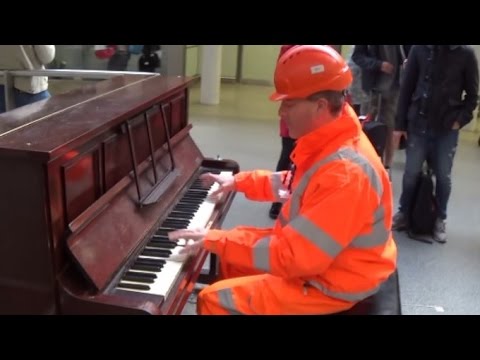 Workman Stuns Audience With His Piano Skills - UClw8Huc_XZcz46GJh5Z0wuA