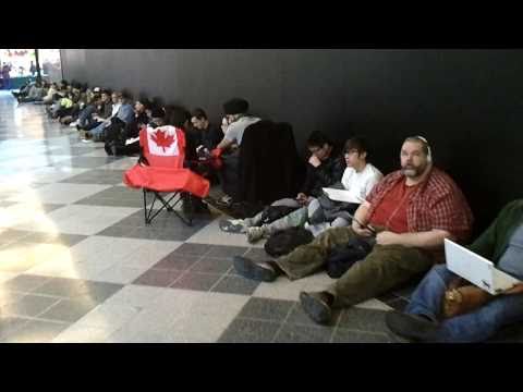 iPad 2 Launch Day Line (Walden Galleria) - UCsTcErHg8oDvUnTzoqsYeNw