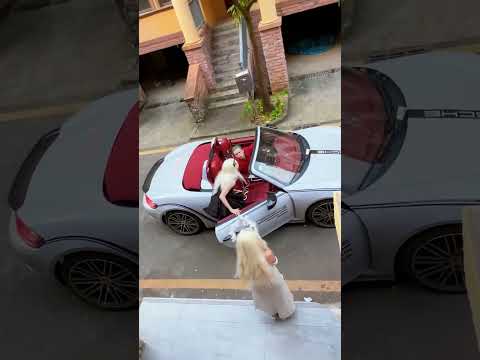 黑天使不喜歡小丑那輛破車，結果小丑和白天讓最後走到了一起。