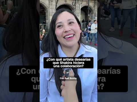 Fans expresan su amor por Shakira en el Zócalo de la capital mexicana