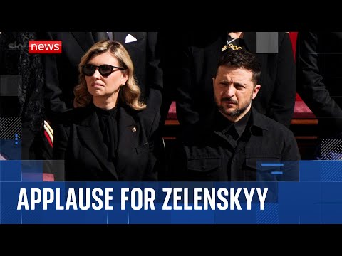 Pope Francis's funeral: Mourners applaud Ukrainian leader