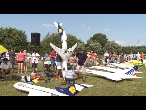 Superb Giant RC  Airliner Meeting 2015 - UCLLKGiw9zclsM7QMg6F_00g