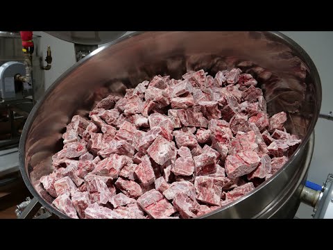 놀라운 감자탕 공장의 압도적인 뼈 해장국 대량 생산 과정 The process of making pork back bone stew in a Korean food factory
