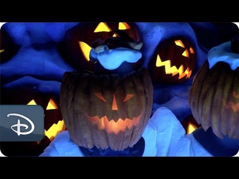 New, Yet Familiar Faces at Haunted Mansion Holiday | Disneyland Park - UC1xwwLwm6WSMbUn_Tp597hQ