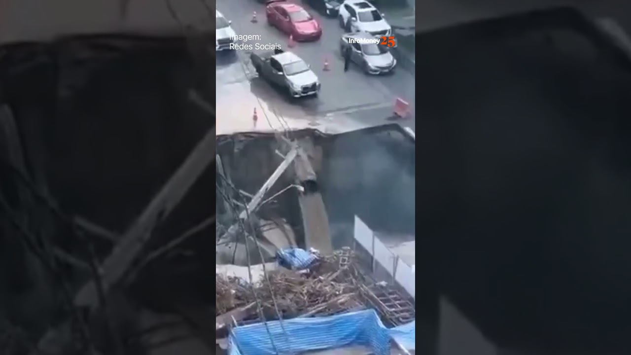 Cratera gigante se abre em avenida movimentada de Bangkok