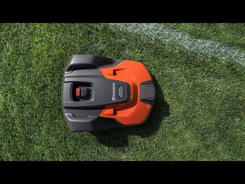 Husqvarna Automower® robotgräsklippare - två lösningar för en idrottsplan
