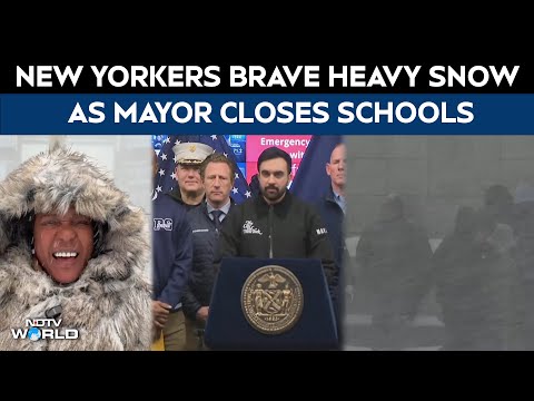 New Yorkers Brave Heavy Snow As Mayor Closes Schools, Opens Warming Shelters Amid Winter Storm In US