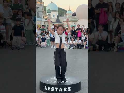 관객분들이 추는 포커스는 과연?#춤추는곰돌 #춤추는곰돌의랜덤댄스 #춤추는곰돌의타이머댄스 #afstarz #focus #하츠투하츠 #coverdance #에버랜드 #관객댄스
