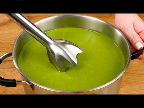 This leek and spinach soup is a real treat for your stomach! A healthy vegetable soup recipe.