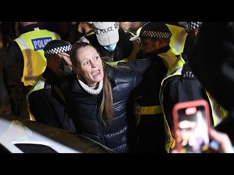 Protesta en Londres contra el confinamiento mientras la COVID se apodera de Europa