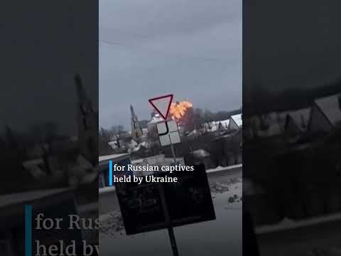 Russian military transport plane crashes at Ukrainian border | DW News