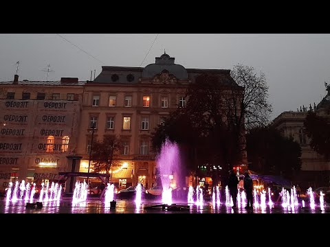 Львів фонтан біля Оперного театру / Що подивитись у Львові