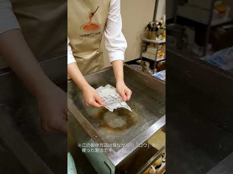 何を作っているんでしょうか?パリッパリパリッ!😋 #食品サンプル #食べられません #パリパリ