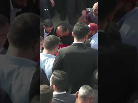 د اردن پر یوه کلیسا په برید کې د وژل شویو اتو کسانو جنازې ته ګڼ شمېر خلک راټول شوي.