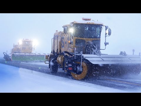 Extreme Airport Snow Removal Team ? ONLY in JAPAN