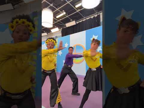 Double Dutch Bus ⭐️ DC @mollylong21 #MollyLong #fypシ゚ 🎶 The Wiggles