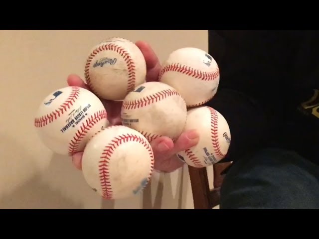 Johnny Bench Holds 7 Baseballs in One Hand!