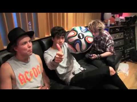 5 Seconds Of Summer featuring Scott Mills -- Hearts Upon Our Sleeve - UC-FQUIVQ-bZiefzBiQAa8Fw