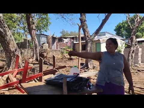 Lupita prepara su negocio para el inicio de clases 