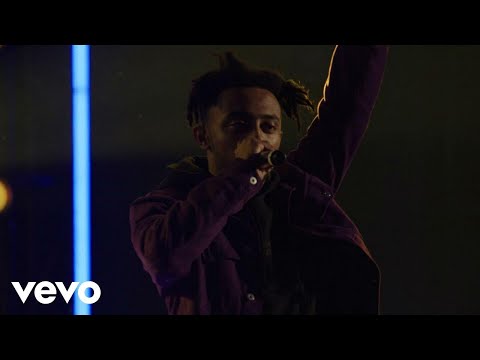 Aminé - Full Live Set from #VevoHalloween 2017 - UC2pmfLm7iq6Ov1UwYrWYkZA