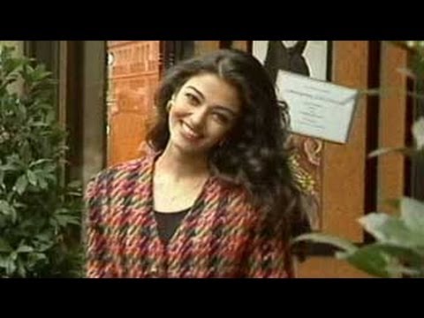 In conversation with beauty queen Aishwarya Rai (Aired: November 1994) - UCZFMm1mMw0F81Z37aaEzTUA