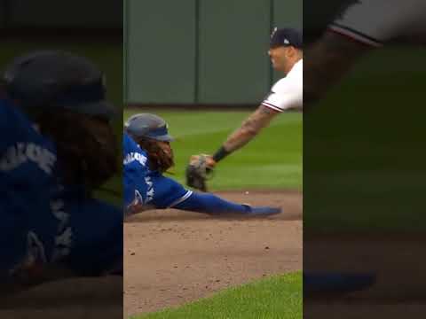 What a massive pickoff by the Twins! video clip