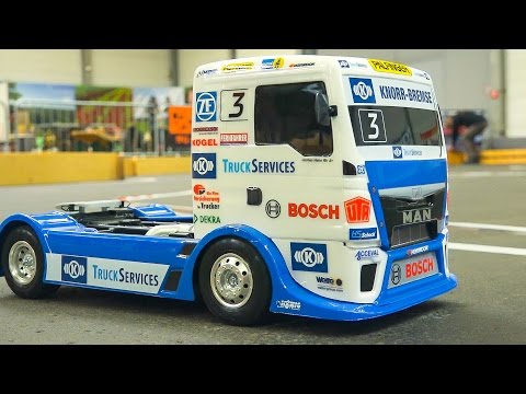 MAN RC MODEL RACE TRUCK IN ACTION / Fair Erfurt Germany 2017 - UCOM2W7YxiXPtKobhrYasZDg