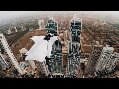 GoPro: Roberta Mancino Wingsuits Through Panama City Skyline - UCqhnX4jA0A5paNd1v-zEysw