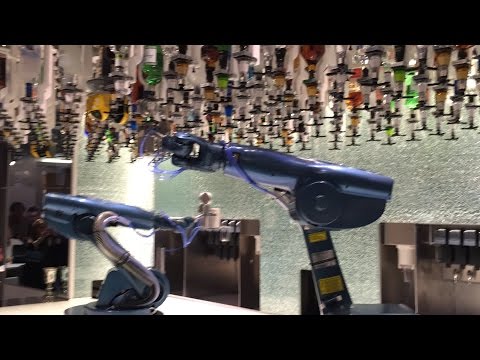 Bionic Bar! Robotic Bartenders Mix Drinks on Quantum of the Seas - Royal Caribbean - UCT-LpxQVr4JlrC_mYwJGJ3Q