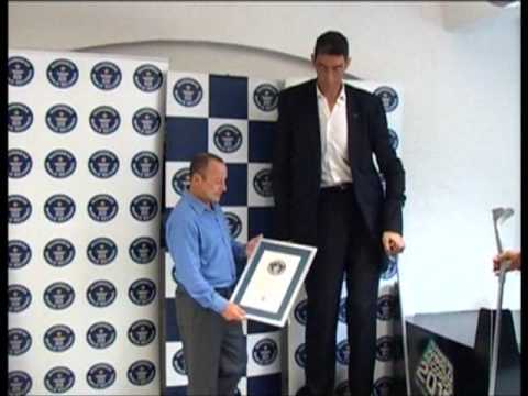 World Tallest Man visits the Guinness World Records office!