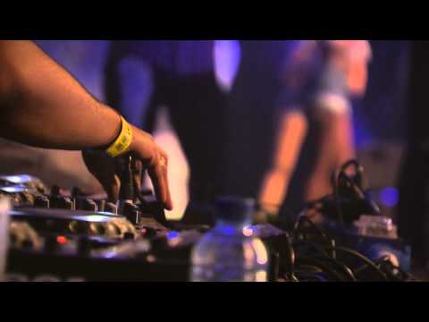 Oliver Twizt at Tomorrowland 2012 - UCsN8M73DMWa8SPp5o_0IAQQ