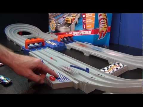 Hot Wheels 3-Lane Super Speedway Product Review - UCBvkY-xwhU0Wwkt005XYyLQ