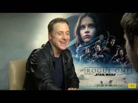 Rogue One star Alan Tudyk reveals how smelly the Force actually is - UCNUSbBDoOZoRUzWIvOYZsxA