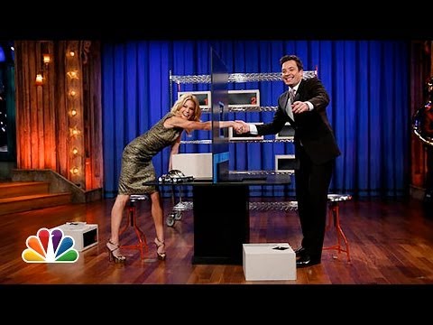 Box of Lies with Julie Bowen (Late Night with Jimmy Fallon) - UC8-Th83bH_thdKZDJCrn88g