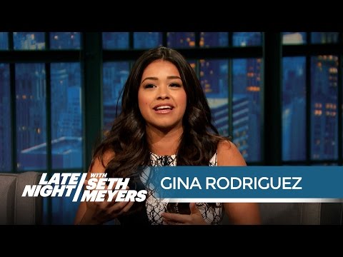 Jane the Virgin's Gina Rodriguez Uses Her Fake Pregnant Belly to Her Advantage - UCVTyTA7-g9nopHeHbeuvpRA