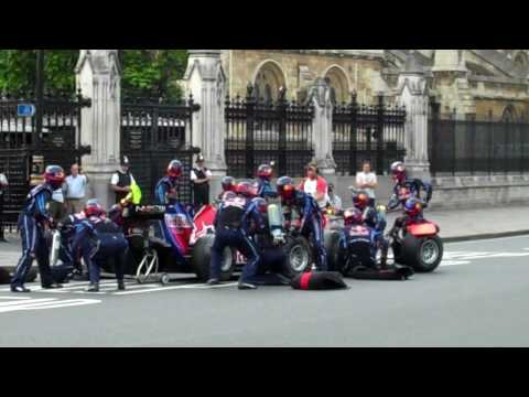 Mark Webber Parliament Square F1 Pit Stop w/ Red Bull Racing - UCblfuW_4rakIf2h6aqANefA