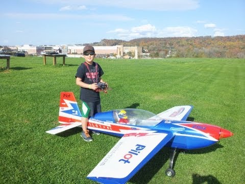 10 Year Old Justin Jee - Pilot-RC 35% Extra 300 Flight - 2012-10-21 - UCVSodLmZ88LzvMmFyElmopw