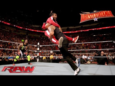 The Rock and The Usos lay the smackdown on The New Day: Raw, Jan. 25, 2016 - UCJ5v_MCY6GNUBTO8-D3XoAg