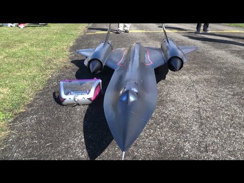 Hausen Flugtag 2015 R/C Lockheed SR-71 Blackbird Stealth Jet flown by Roger Knobel - UCTLEcIaYJEbUEzQc3-ZvruQ