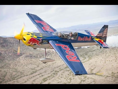 Rickie Fowler in the hot seat with aerobatic pilot Kirby Chambliss - UCblfuW_4rakIf2h6aqANefA