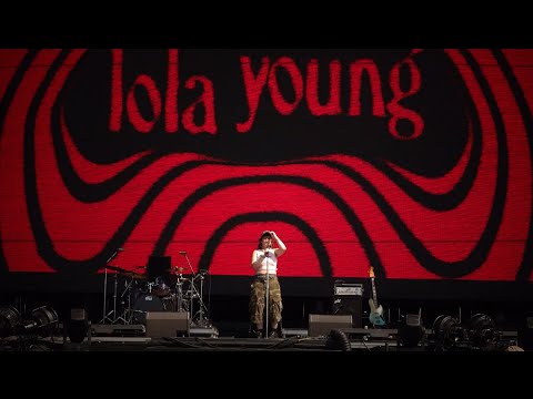 Lola Young - Messy (On The Road)