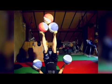 Amazing Basketball Juggling with Feet! (People are Awesome) - UCIJ0lLcABPdYGp7pRMGccAQ
