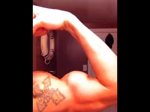 24 Y/O Natural Bodybuilder FLEXING - UCHZ8lkKBNf3lKxpSIVUcmsg