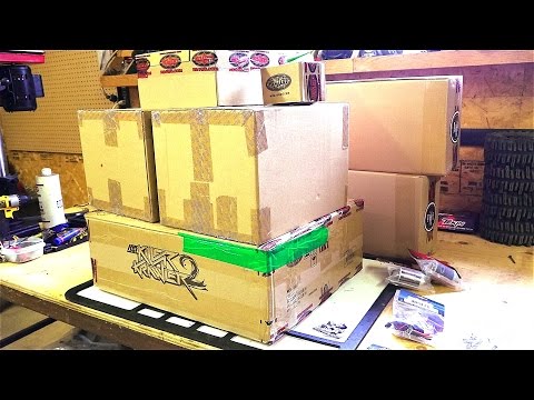 RC ADVENTURES - Unboxing a 1/4 scale KiLLER KRAWLER 2 - RC4WD KiT - UCxcjVHL-2o3D6Q9esu05a1Q