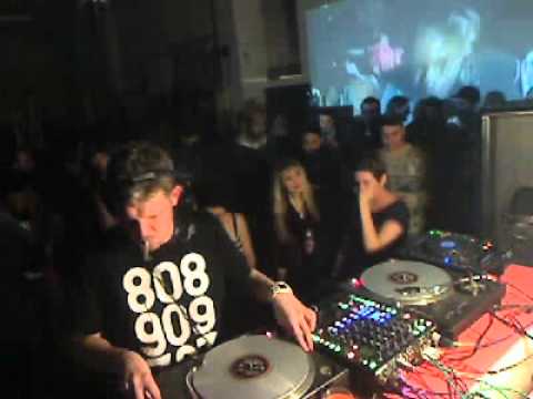 Loefah 50 min Boiler Room DJ set - UCGBpxWJr9FNOcFYA5GkKrMg