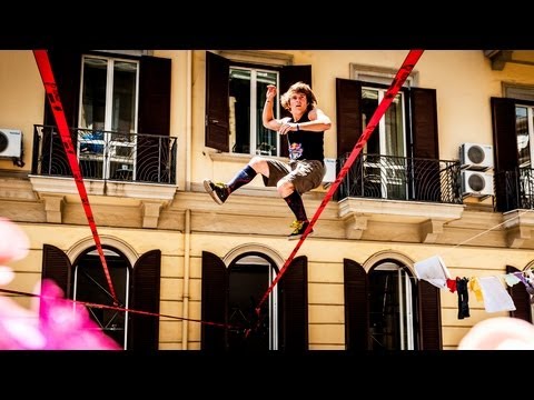 Slacklines replace Clotheslines in Italy - Red Bull Airlines 2013 - UCblfuW_4rakIf2h6aqANefA